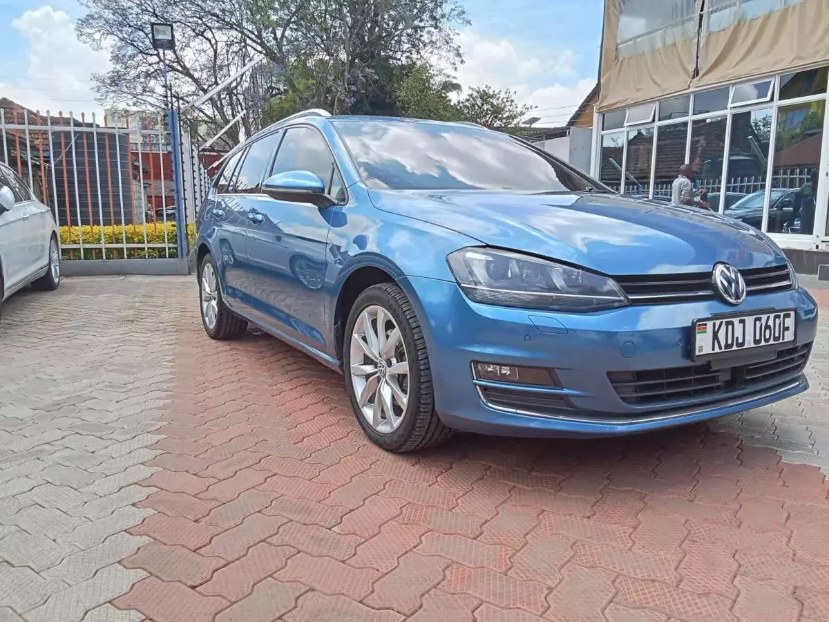 Volkswagen Golf   - 2015