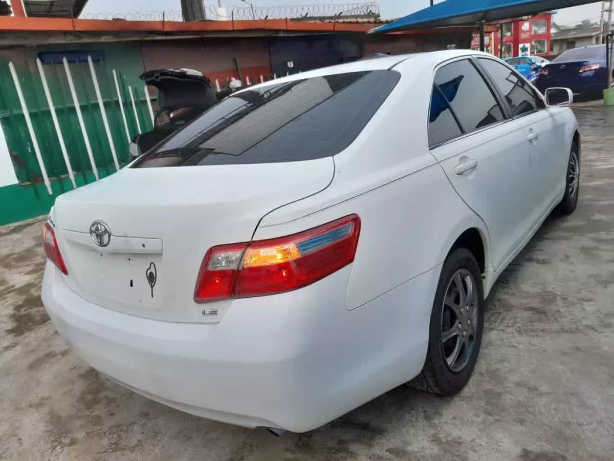 Toyota Camry   - 2009