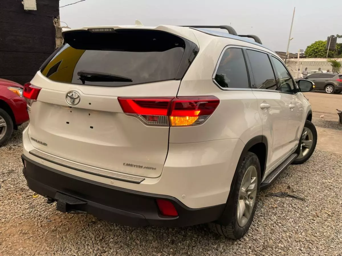 Toyota Highlander   - 2015