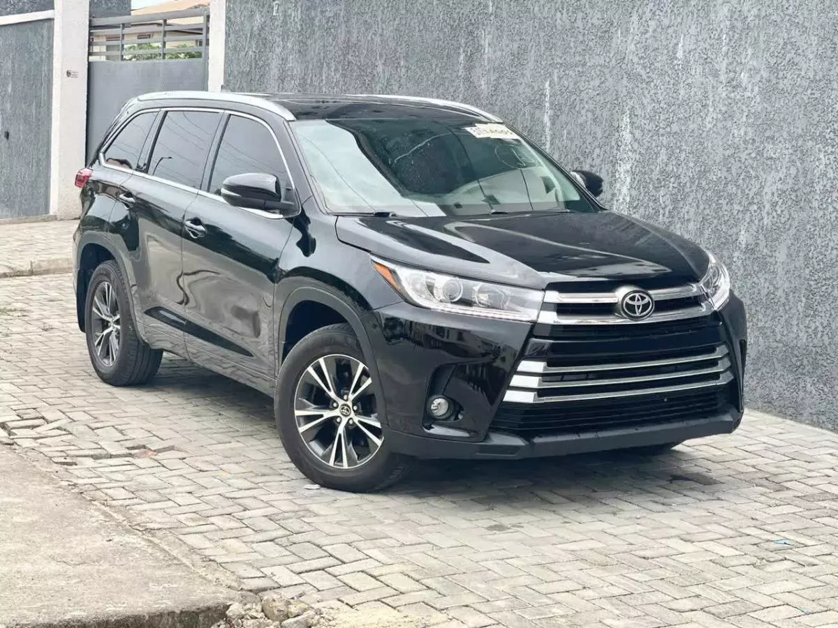 Toyota Highlander   - 2016