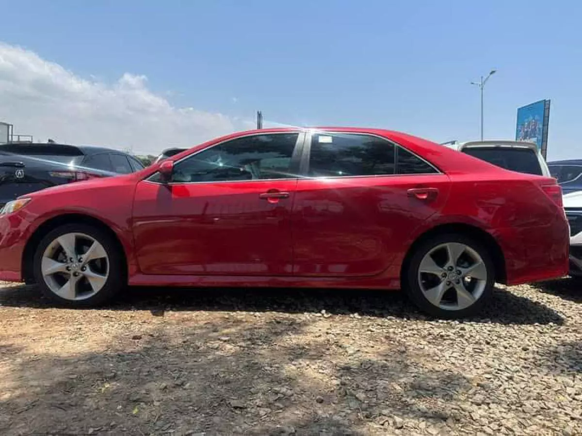 Toyota Camry   - 2014