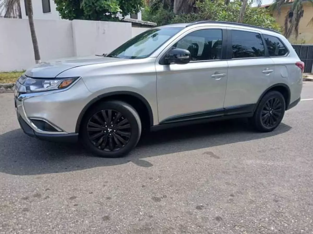 Mitsubishi OUTLANDER   - 2020