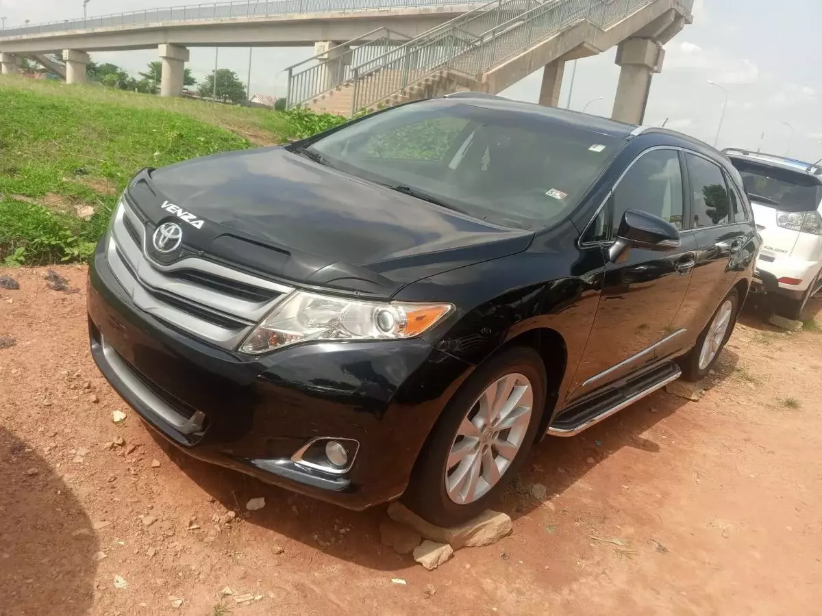 Toyota Venza   - 2013