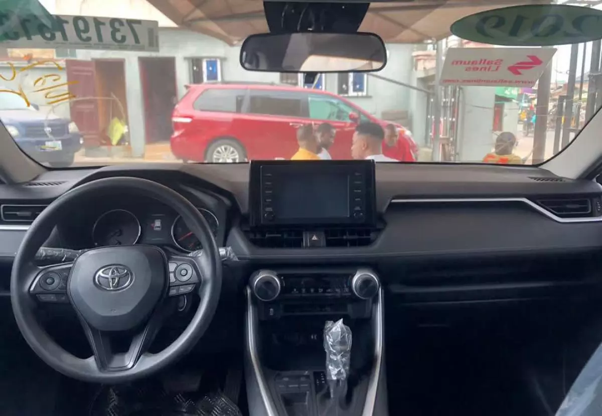 Toyota RAV 4   - 2019