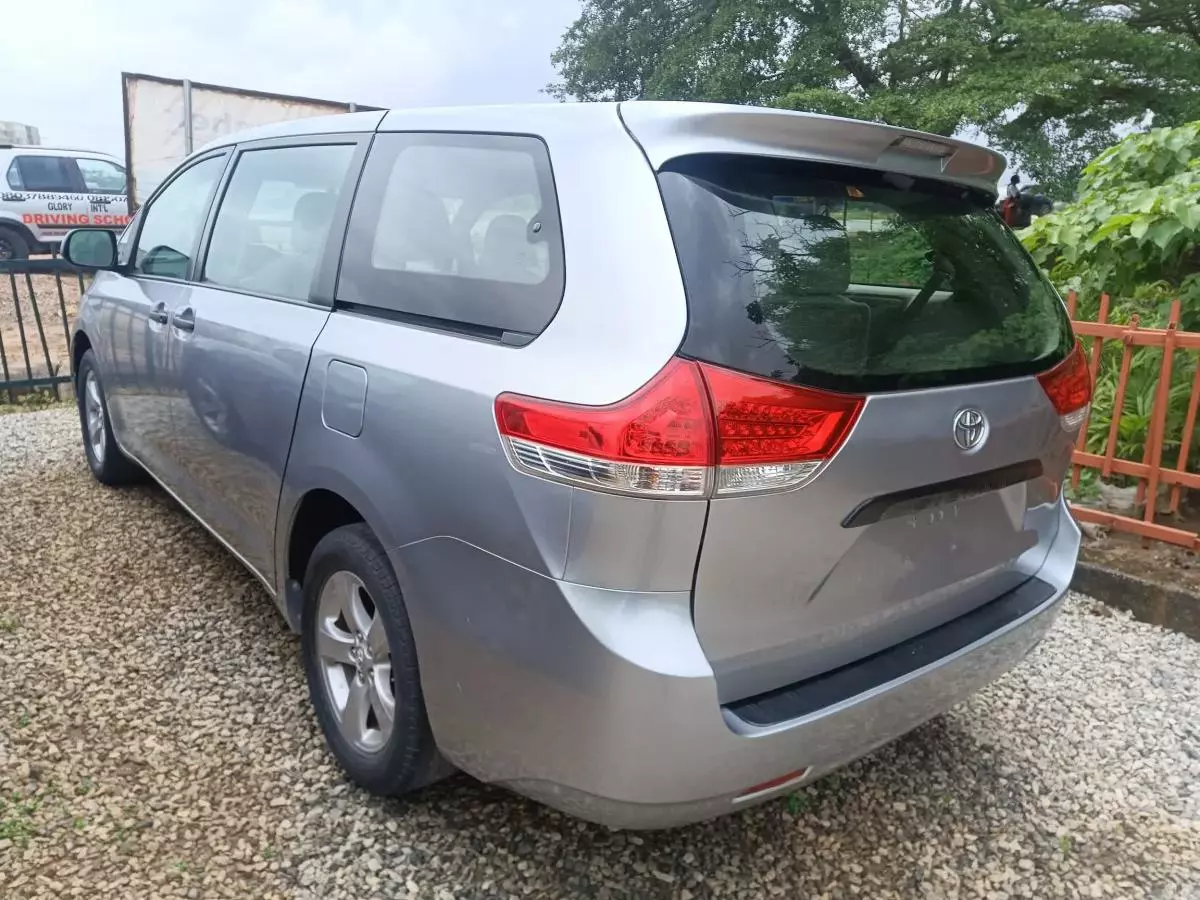 Toyota Sienna   - 2012