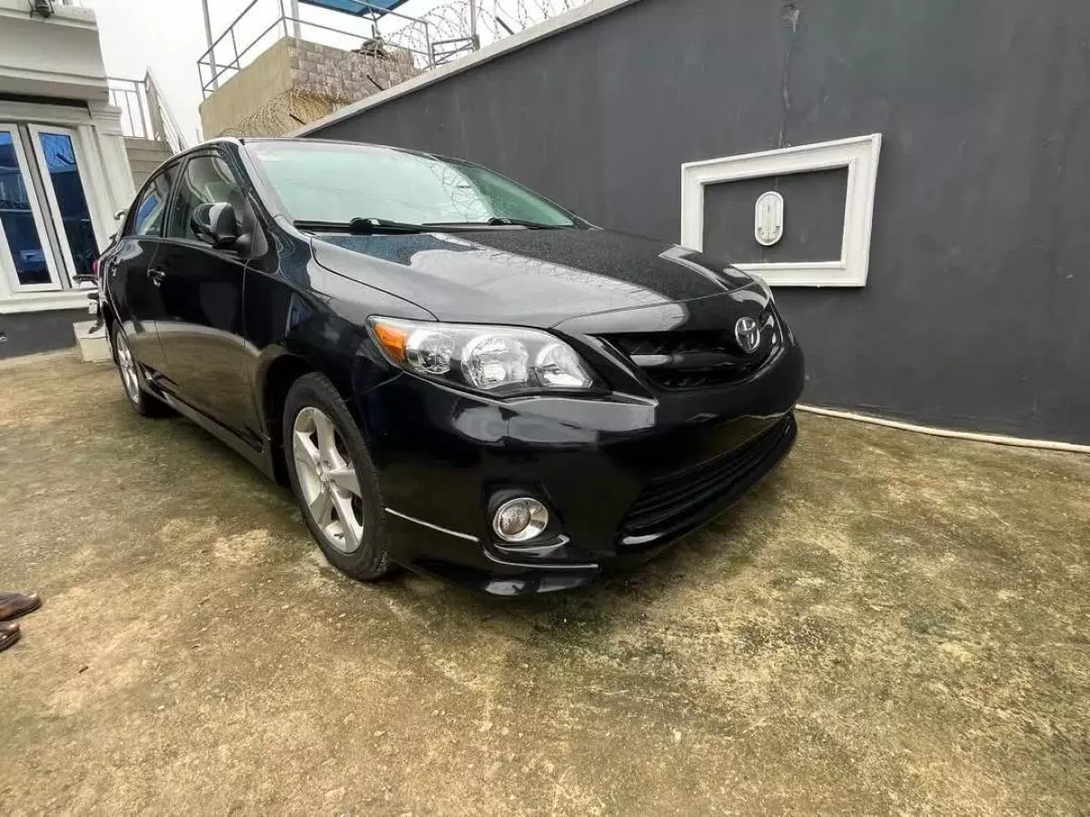 Toyota Corolla   - 2012