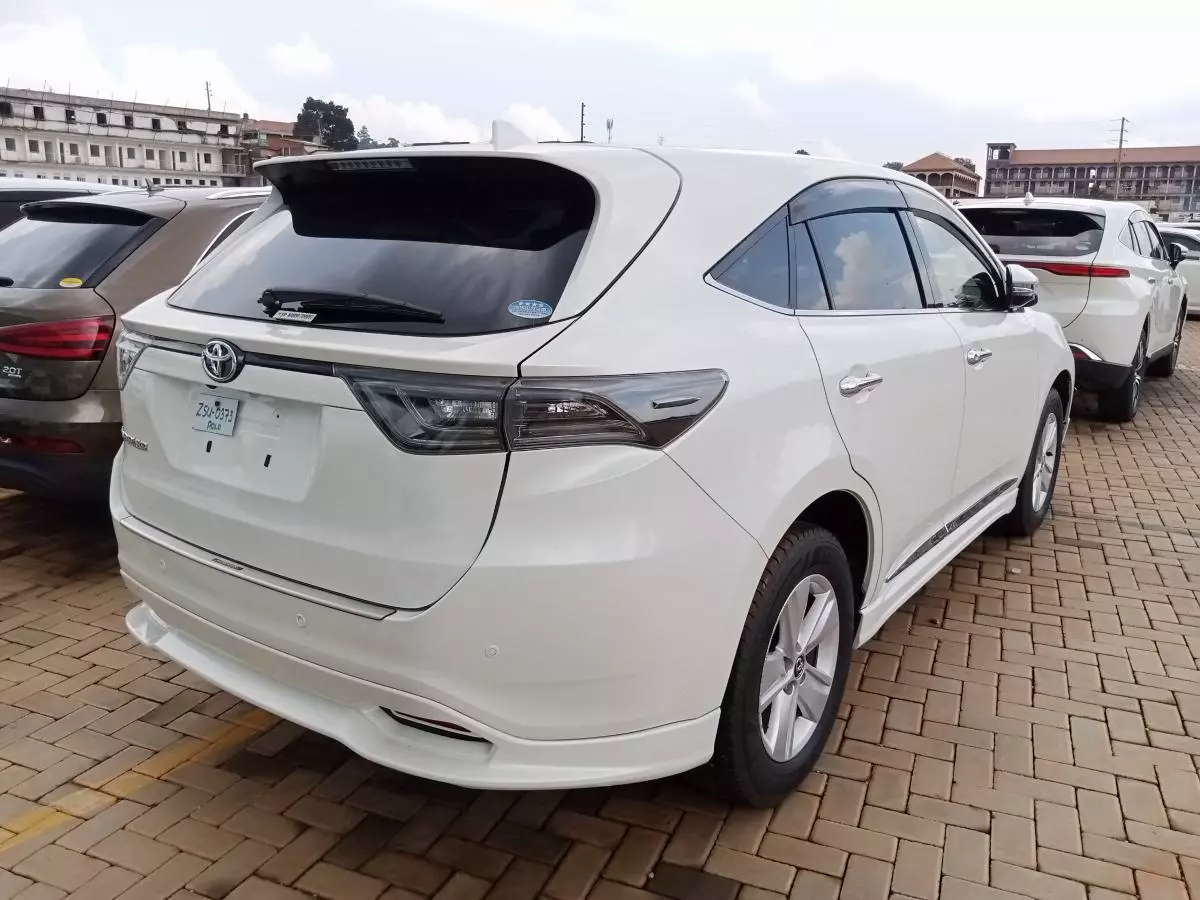 Toyota Harrier   - 2016