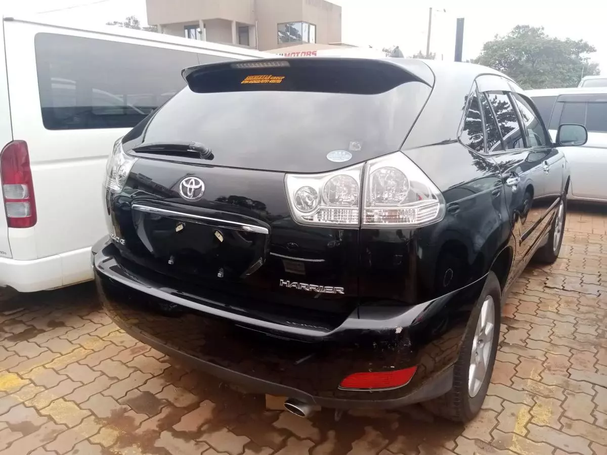 Toyota Harrier   - 2011