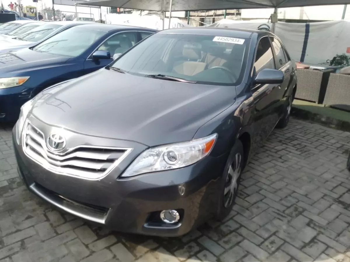 Toyota Camry   - 2012