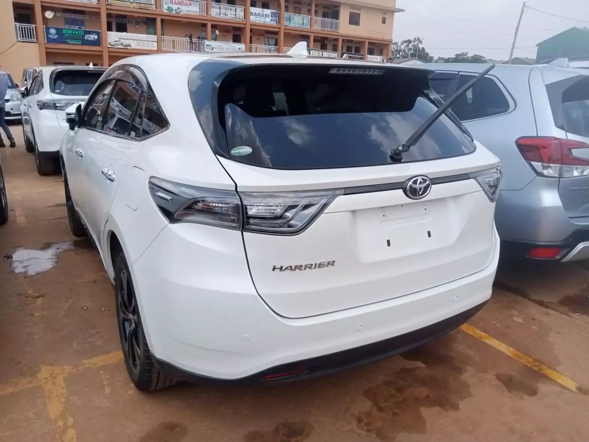 Toyota Harrier   - 2015