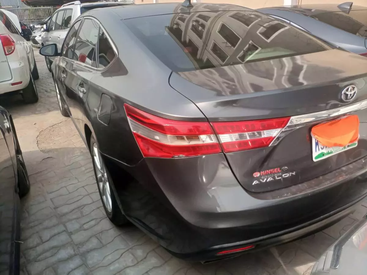 Toyota Avalon - 2013