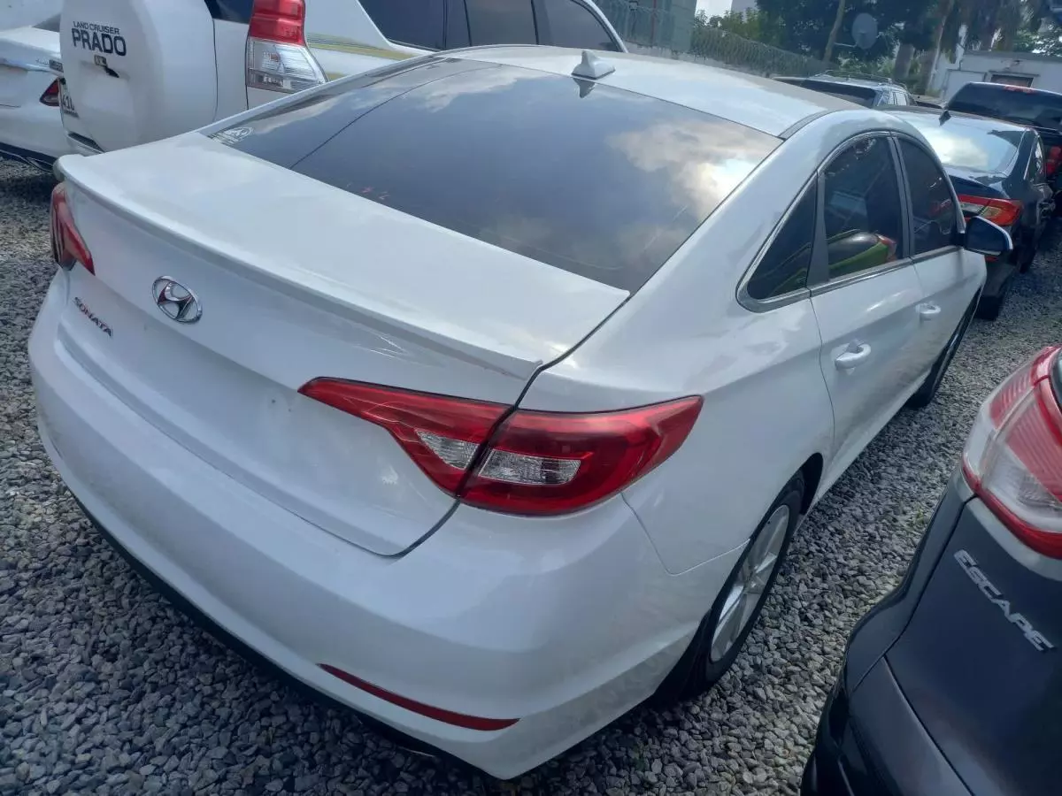 Hyundai Sonata   - 2016