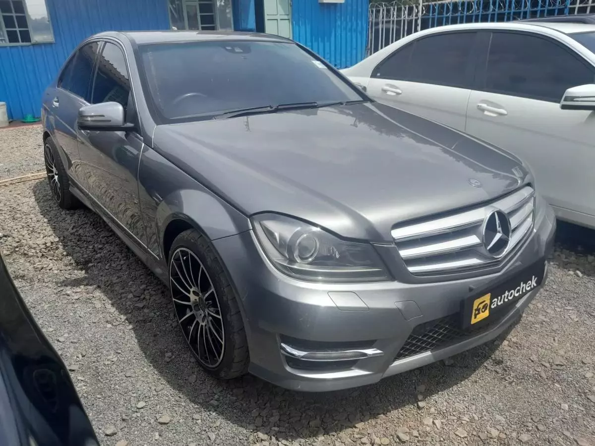 Mercedes-Benz C200   - 2012