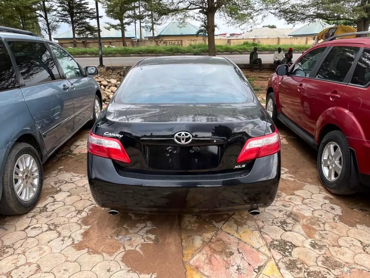 Toyota Camry   - 2009