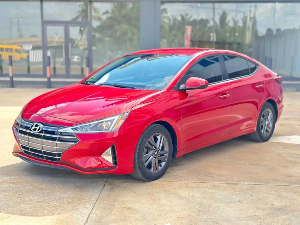 Hyundai Elantra   - 2020