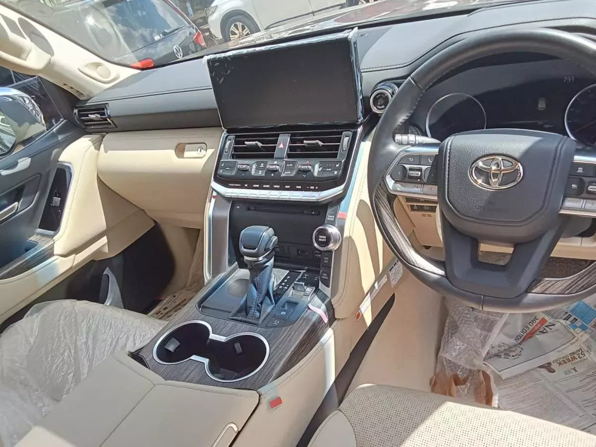 Toyota Landcruiser Sahara   - 2023