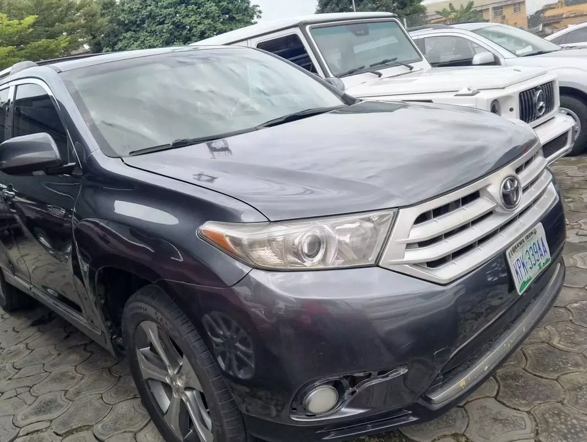 Toyota Highlander   - 2013