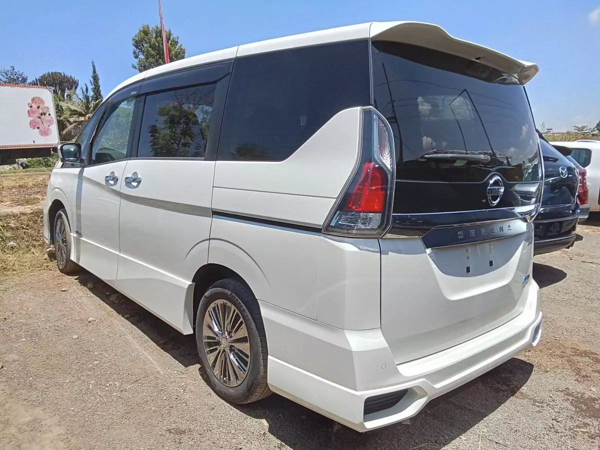 Nissan Serena Hybrid    - 2017