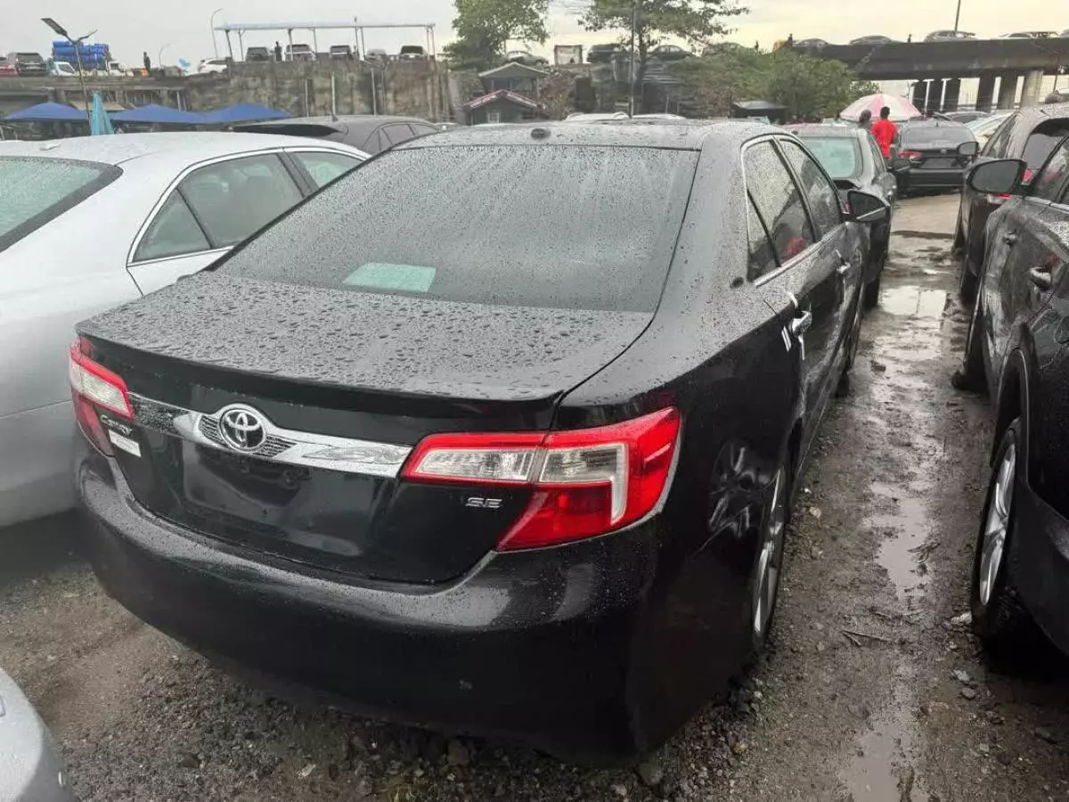 Toyota Camry   - 2012