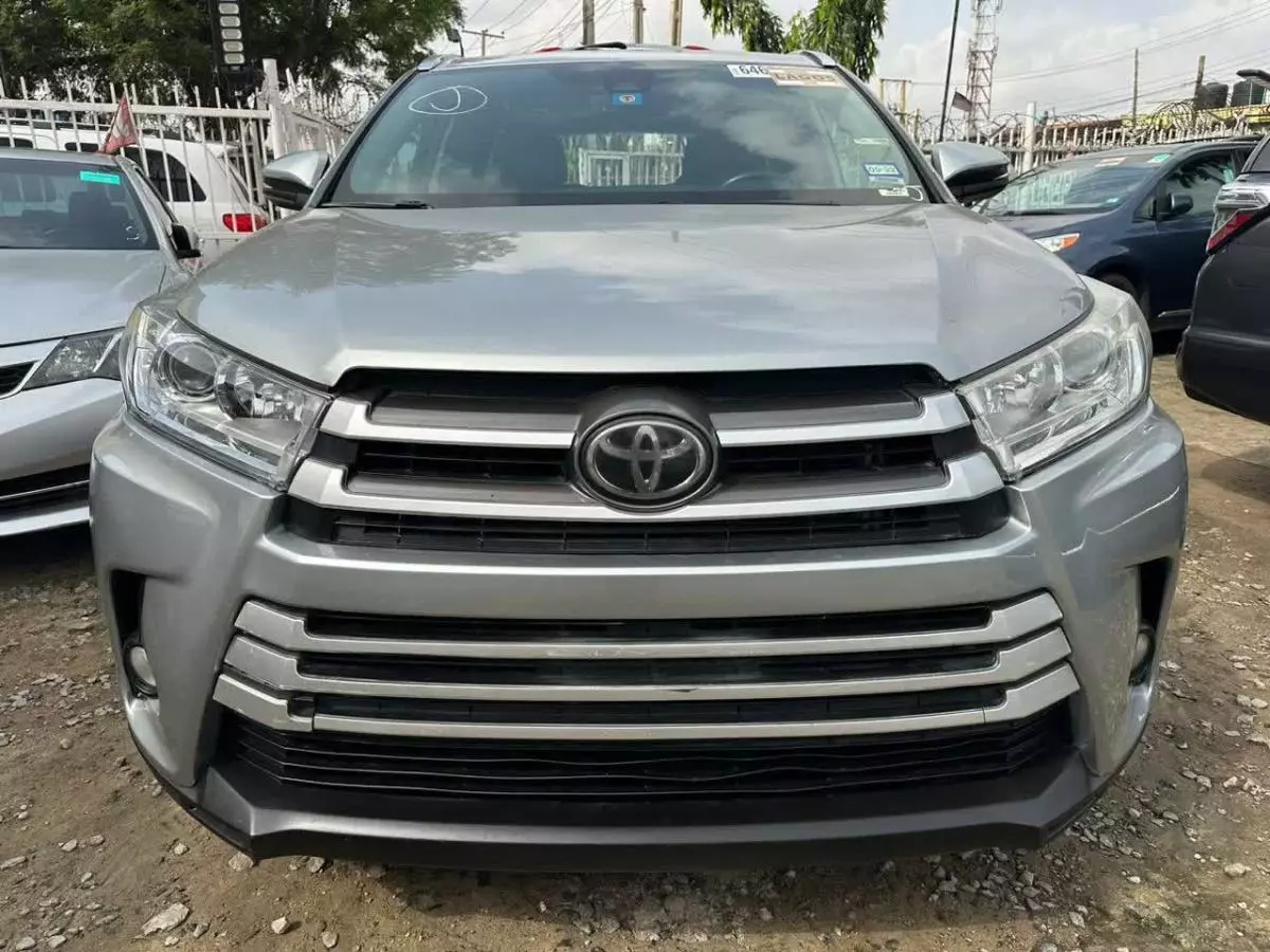 Toyota Highlander   - 2016