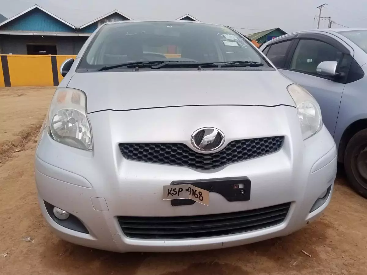 Toyota Vitz   - 2009