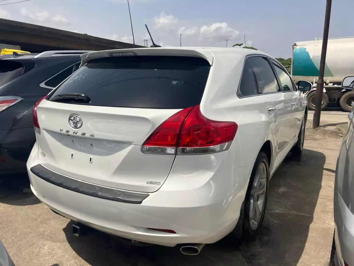 Toyota Venza   - 2011