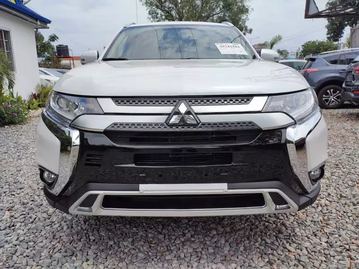 Mitsubishi OUTLANDER   - 2019