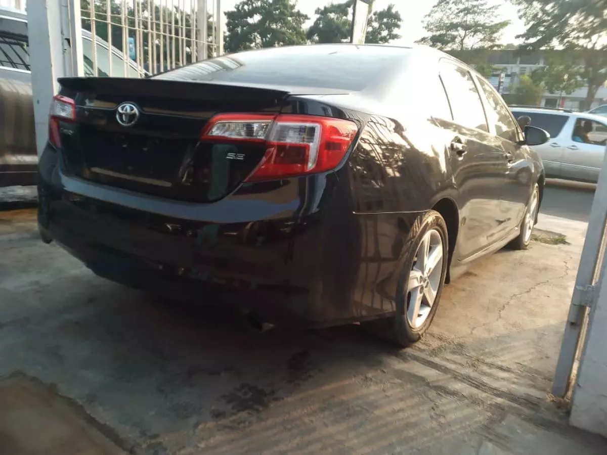 Toyota Camry   - 2013