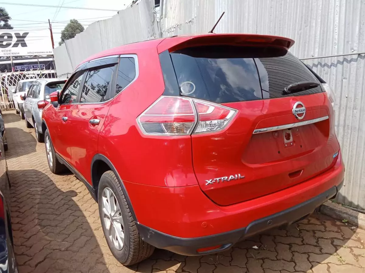 Nissan X-TRAIL   - 2016