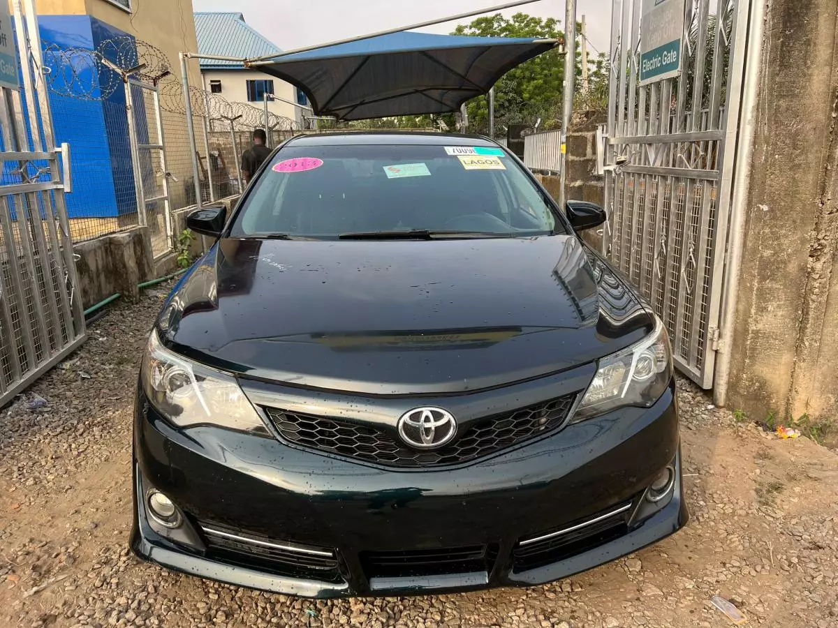 Toyota Camry   - 2012