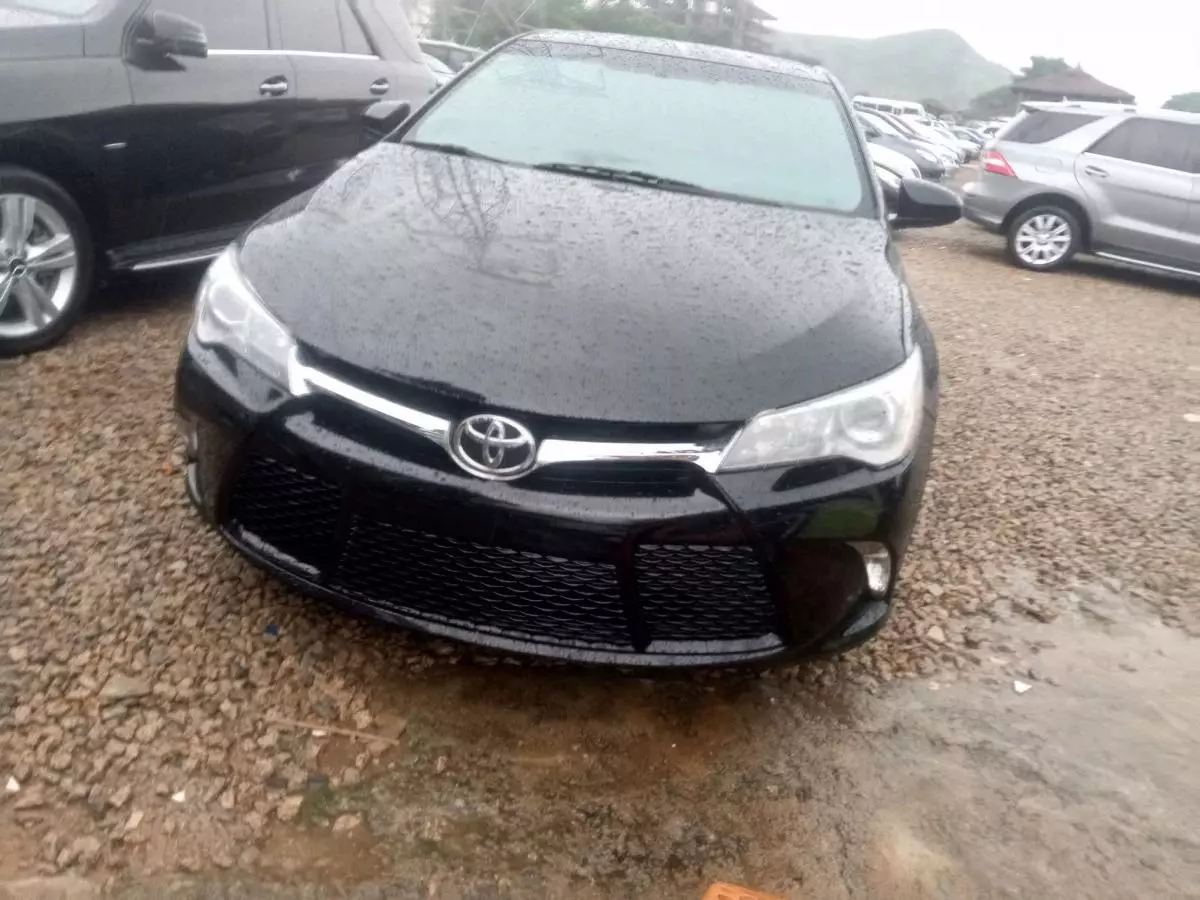 Toyota Camry   - 2016