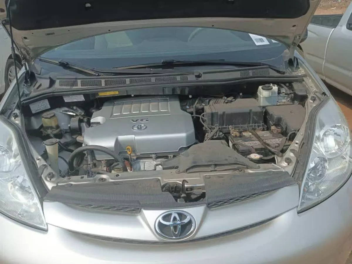 Toyota Sienna - 2009