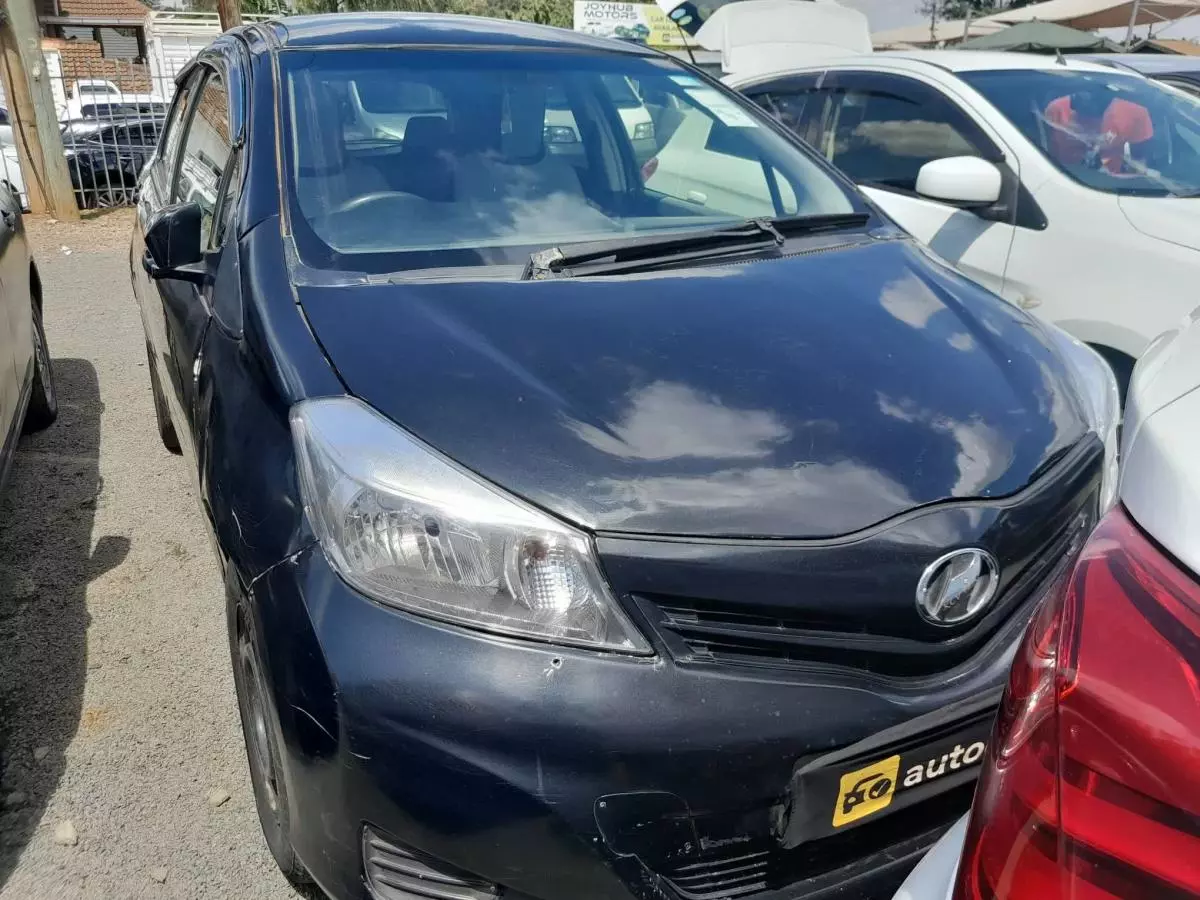 Toyota Vitz   - 2012
