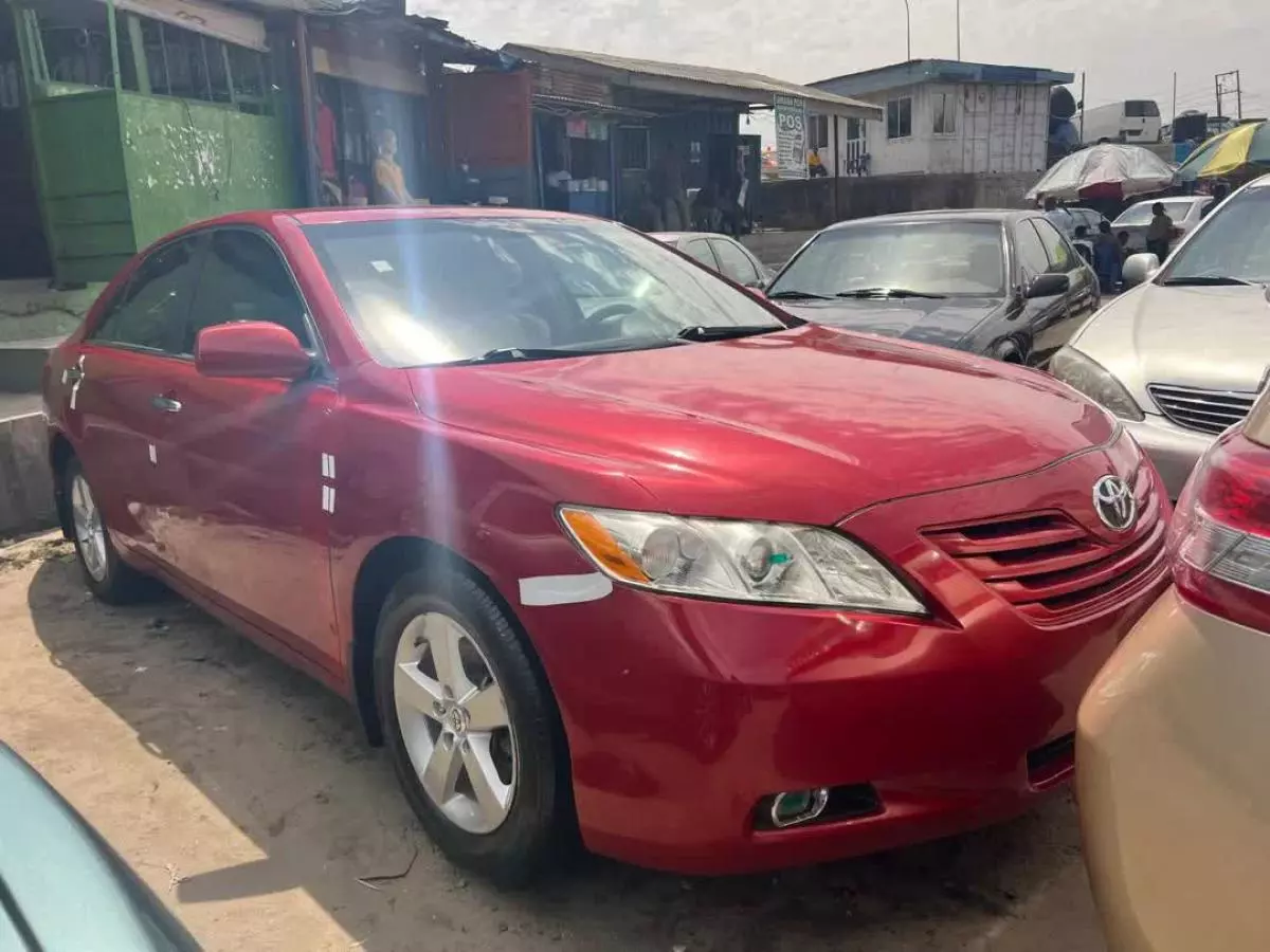 Toyota Camry   - 2009