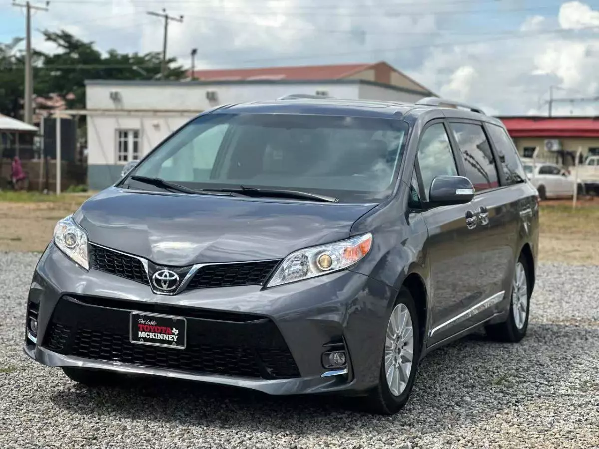 Toyota Sienna   - 2016