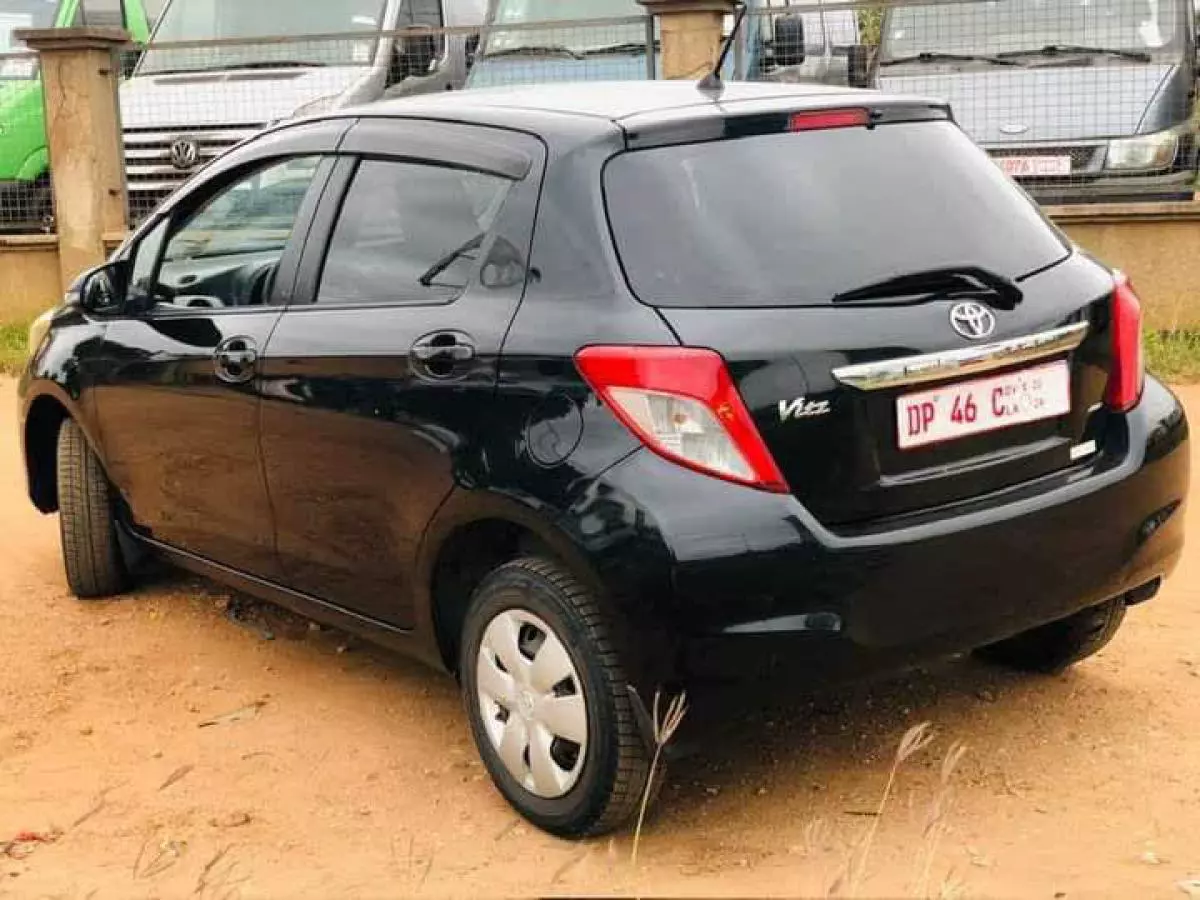 Toyota Vitz   - 2013