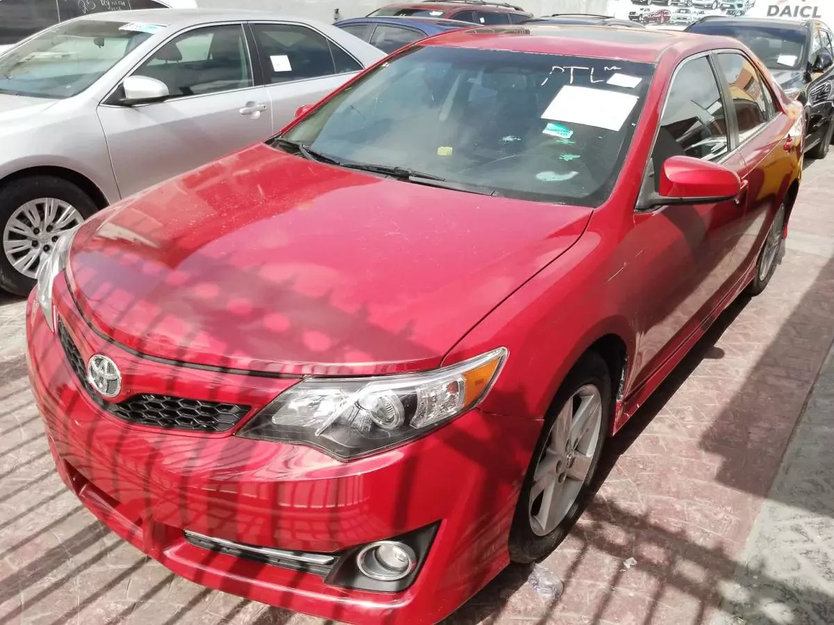 Toyota Camry   - 2012