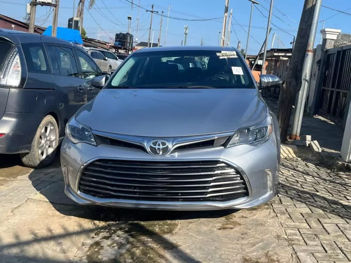 Toyota Avalon   - 2016