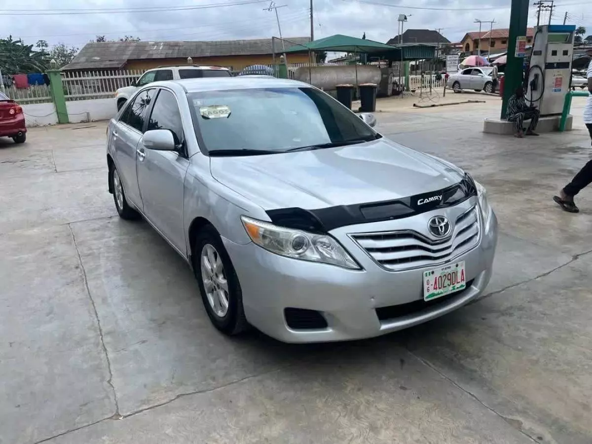 Toyota Camry   - 2011