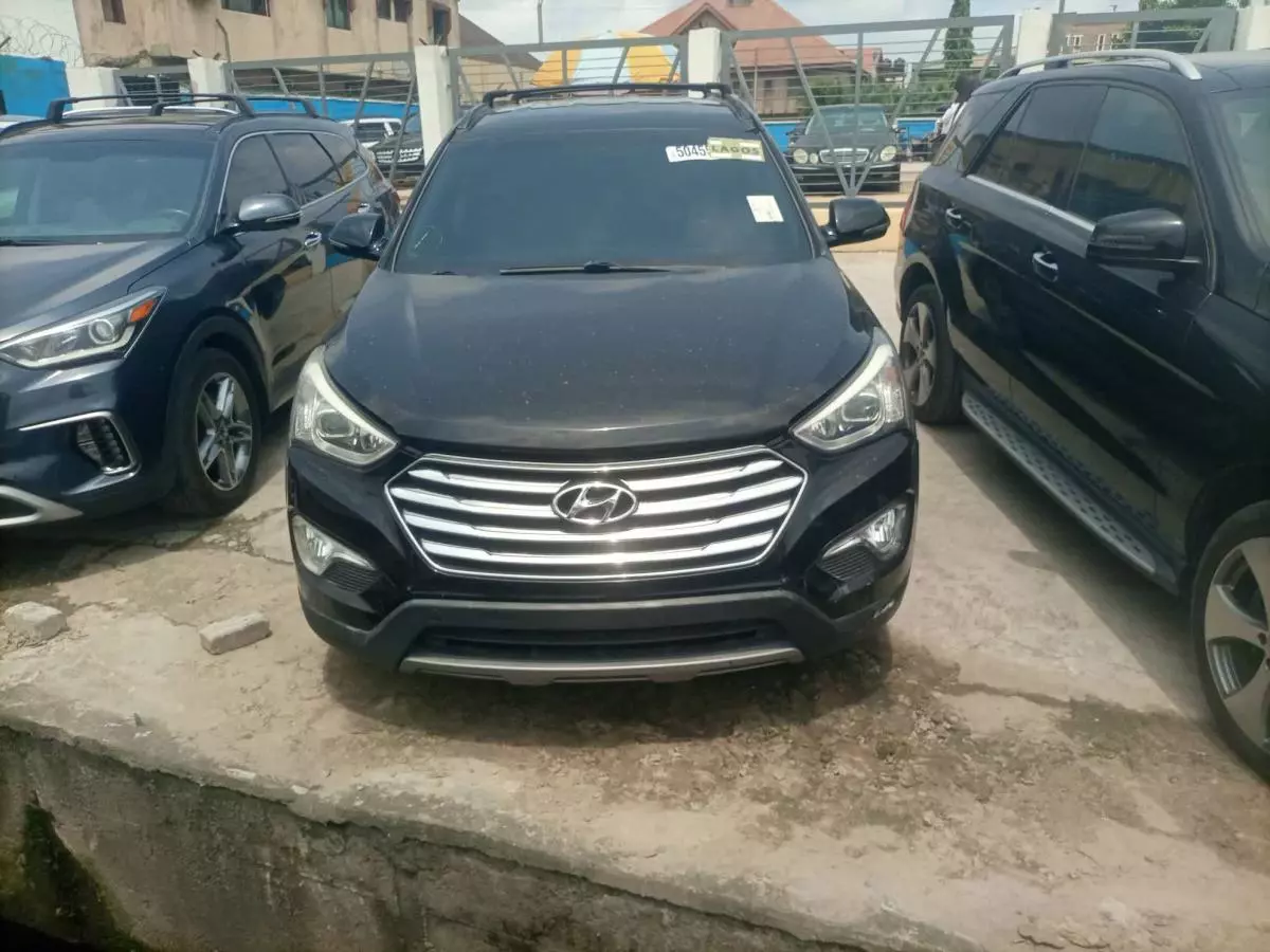 Hyundai Santa Fe   - 2013