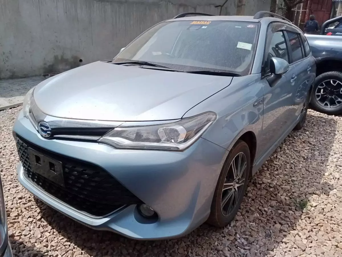 Toyota Fielder hybrid    - 2015