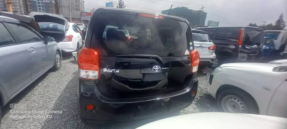Toyota Porte   - 2016