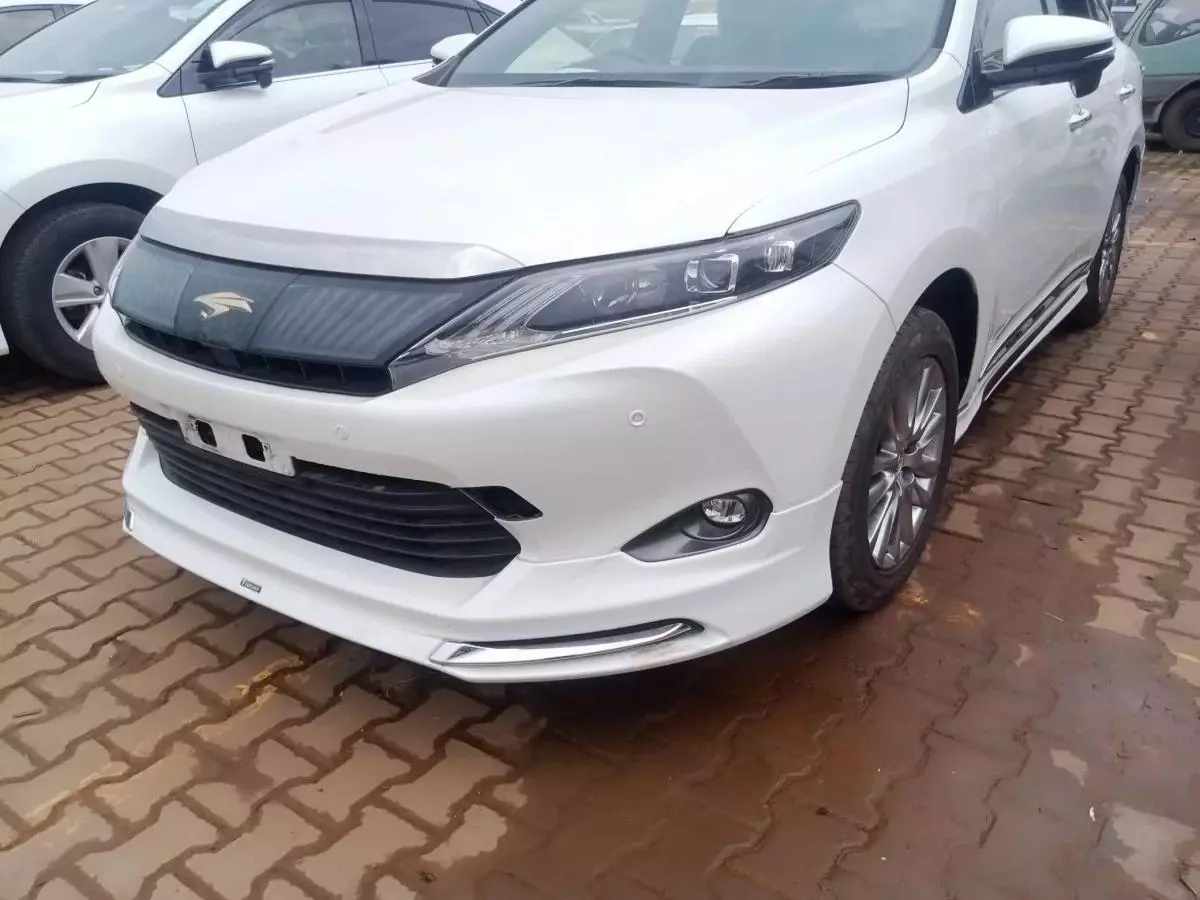 Toyota Harrier   - 2014