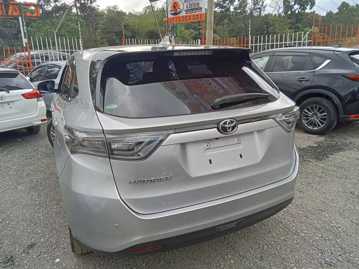 Toyota Harrier   - 2017