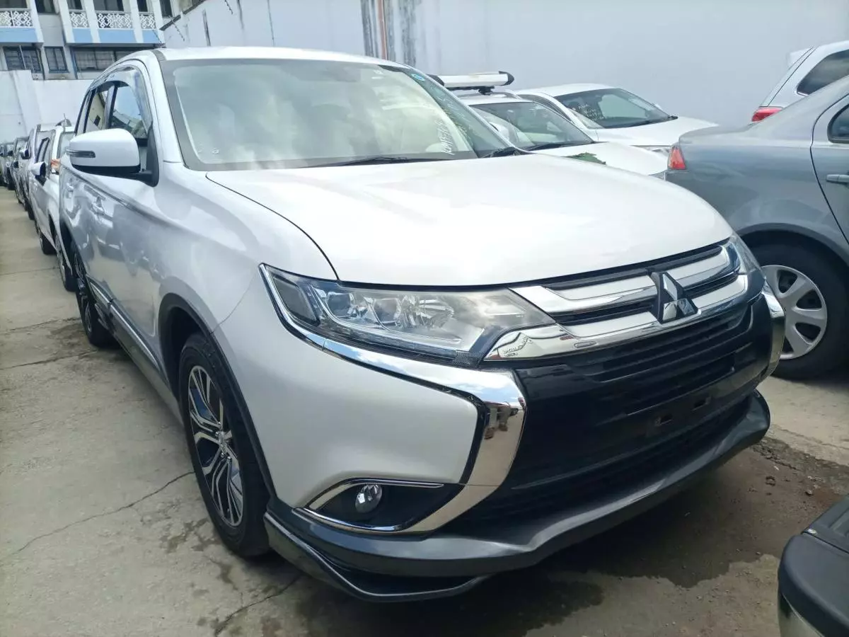 Mitsubishi OUTLANDER - 2015