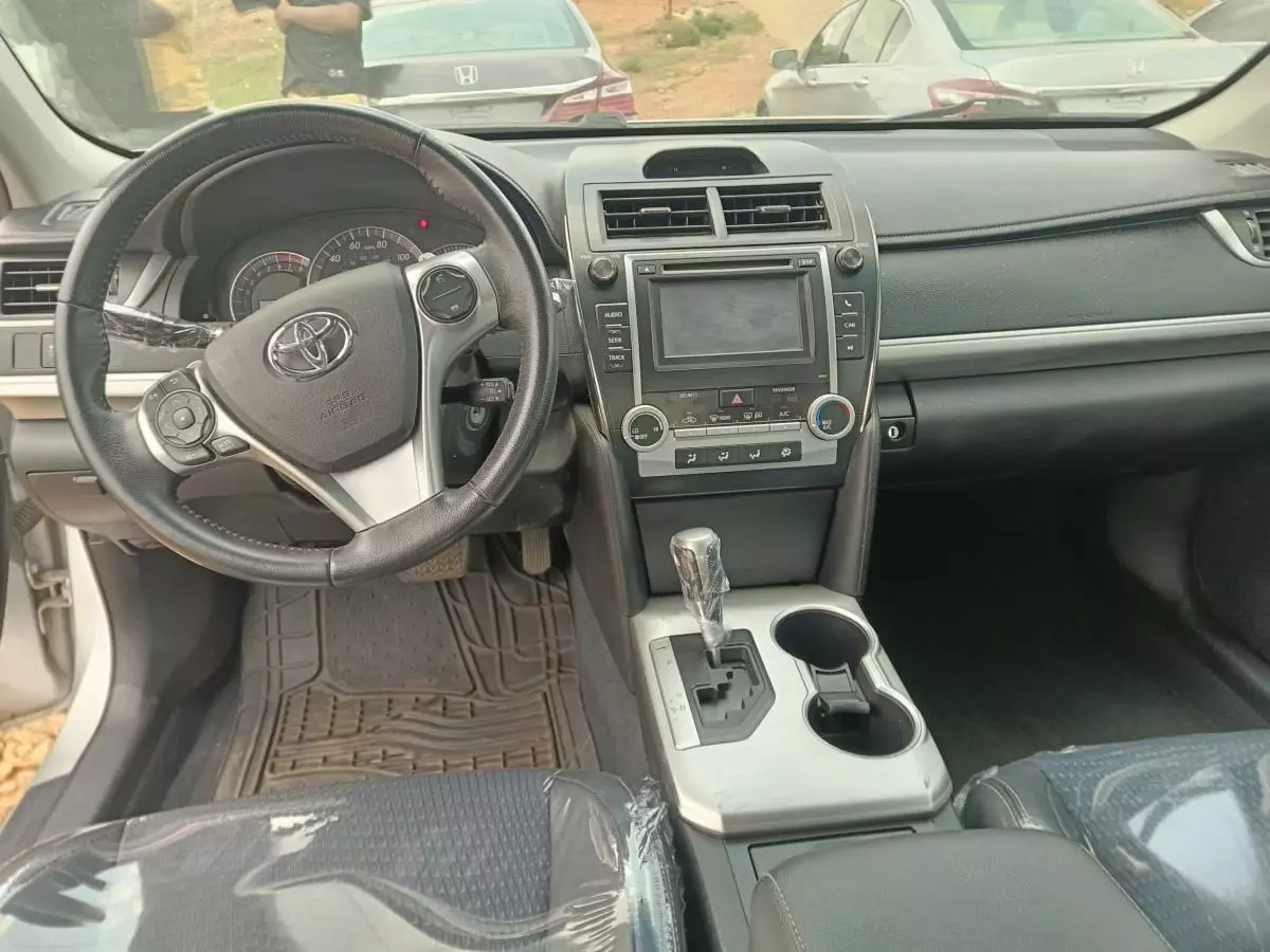 Toyota Camry   - 2012