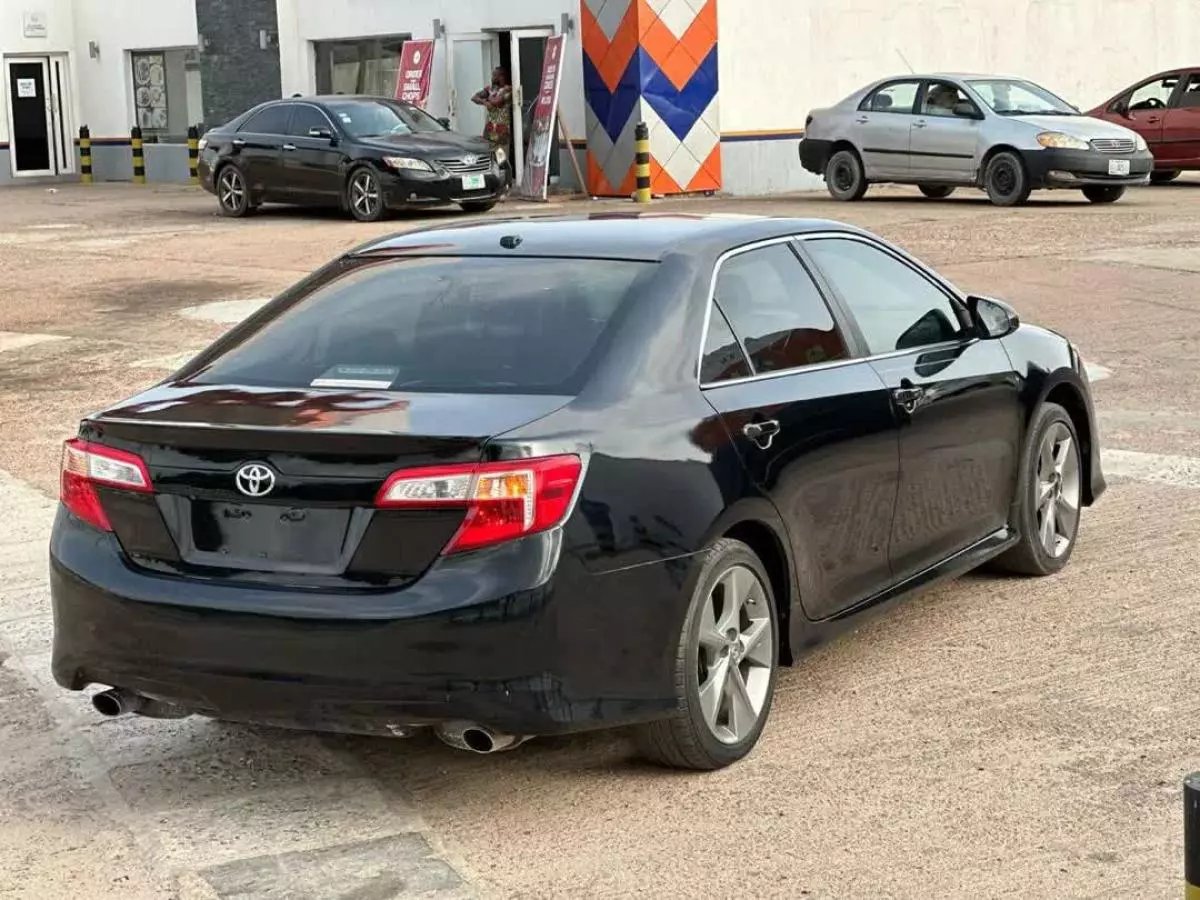 Toyota Camry   - 2012