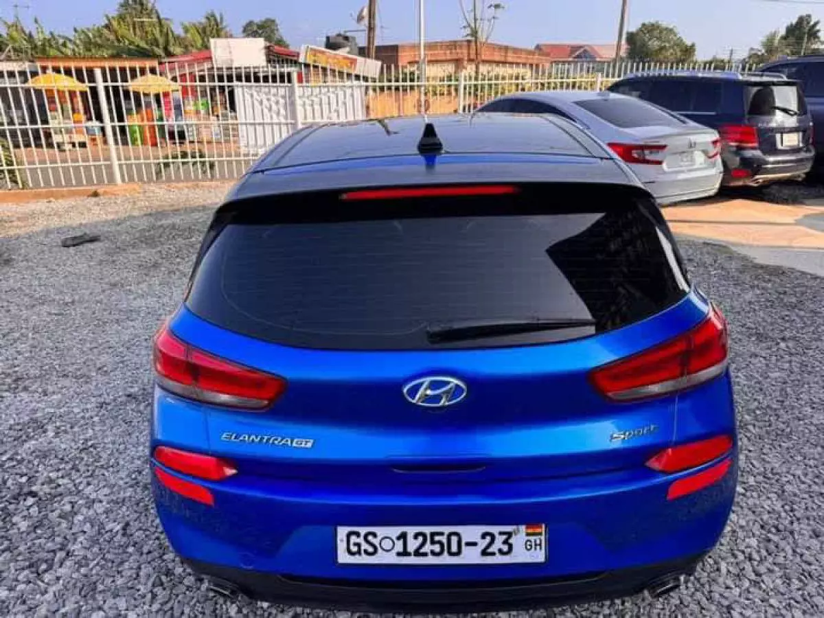 Hyundai Elantra   - 2018