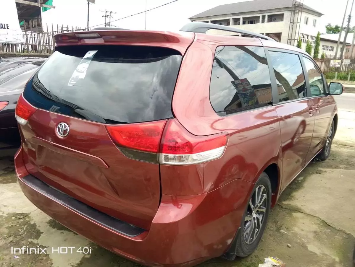 Toyota Sienna   - 2012