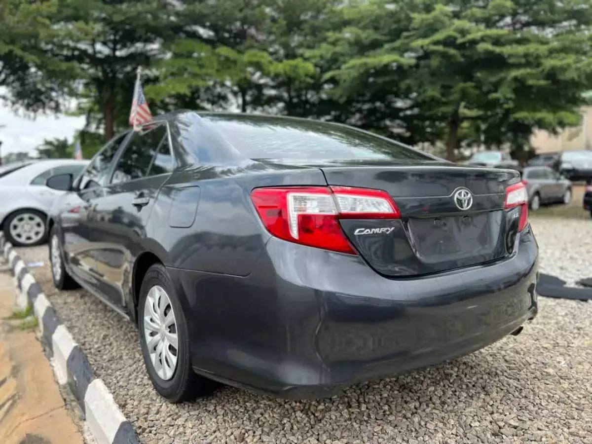 Toyota Camry   - 2012